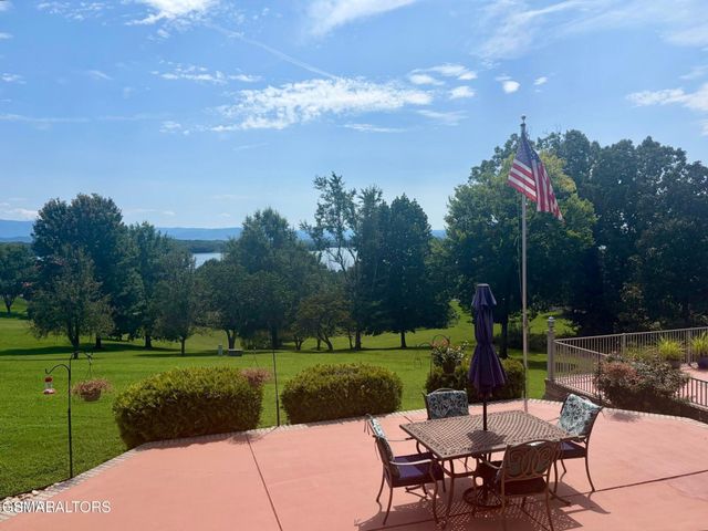 849 Pinnacle Drive, Dandridge, TN 37725