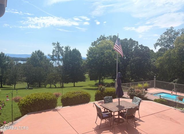 849 Pinnacle Drive, Dandridge, TN 37725