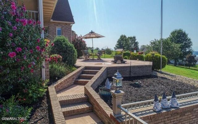 849 Pinnacle Drive, Dandridge, TN 37725
