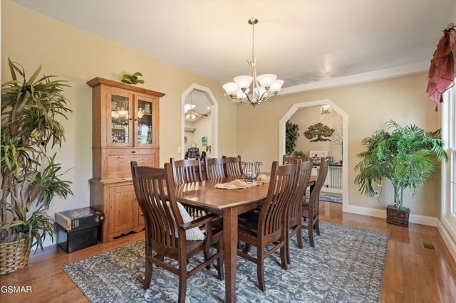 849 Pinnacle Drive, Dandridge, TN 37725