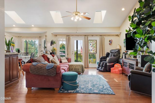 849 Pinnacle Drive, Dandridge, TN 37725