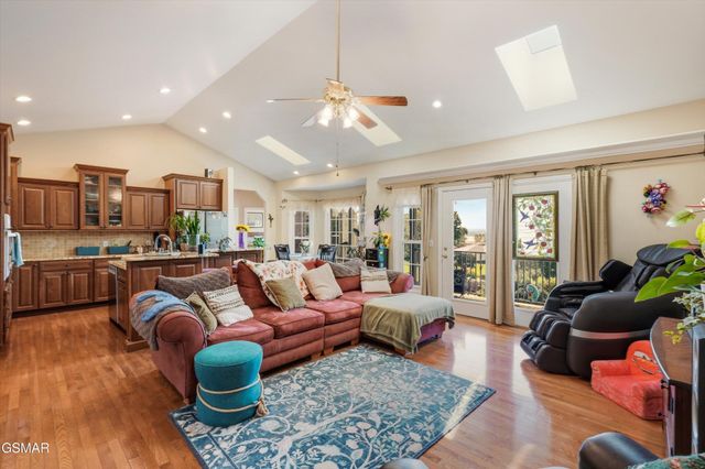 849 Pinnacle Drive, Dandridge, TN 37725
