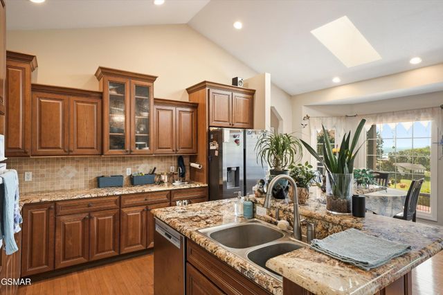 849 Pinnacle Drive, Dandridge, TN 37725
