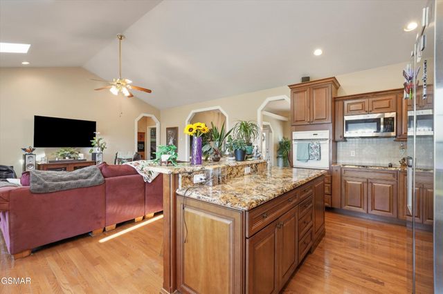 849 Pinnacle Drive, Dandridge, TN 37725