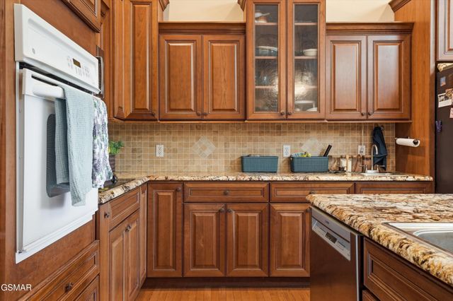 849 Pinnacle Drive, Dandridge, TN 37725