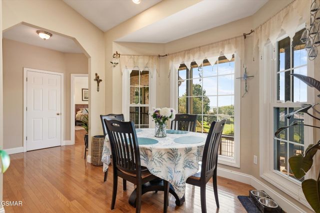 849 Pinnacle Drive, Dandridge, TN 37725