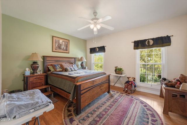 849 Pinnacle Drive, Dandridge, TN 37725