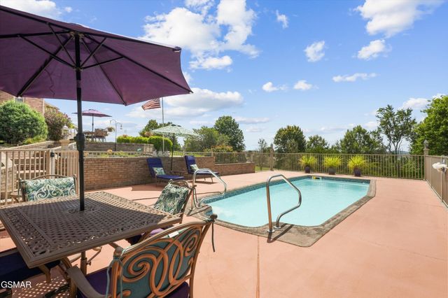 849 Pinnacle Drive, Dandridge, TN 37725