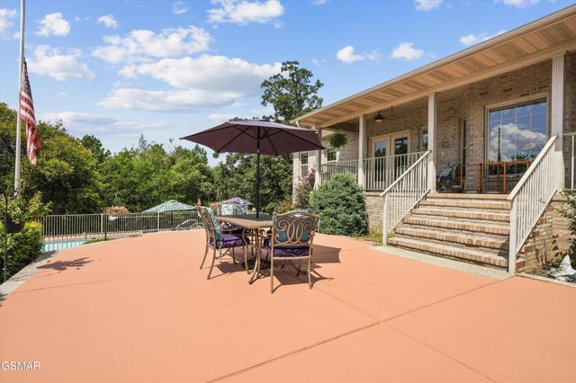 849 Pinnacle Drive, Dandridge, TN 37725