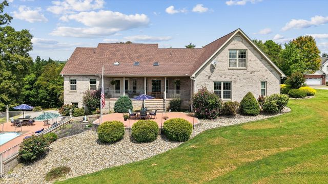 849 Pinnacle Drive, Dandridge, TN 37725