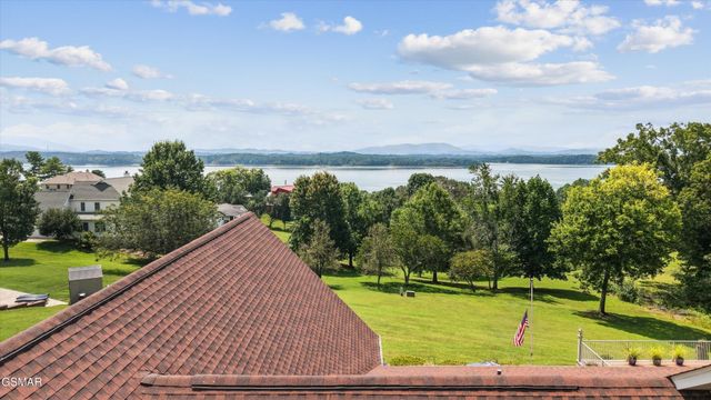 849 Pinnacle Drive, Dandridge, TN 37725