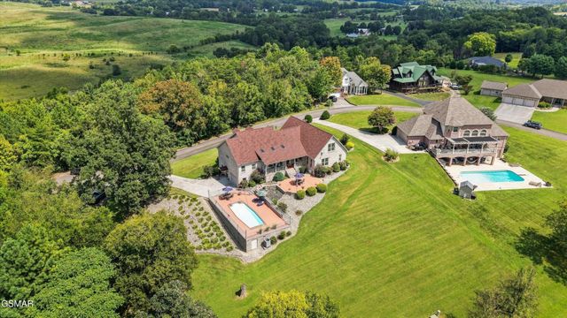 849 Pinnacle Drive, Dandridge, TN 37725