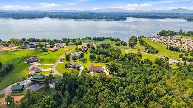 849 Pinnacle Drive, Dandridge, TN 37725