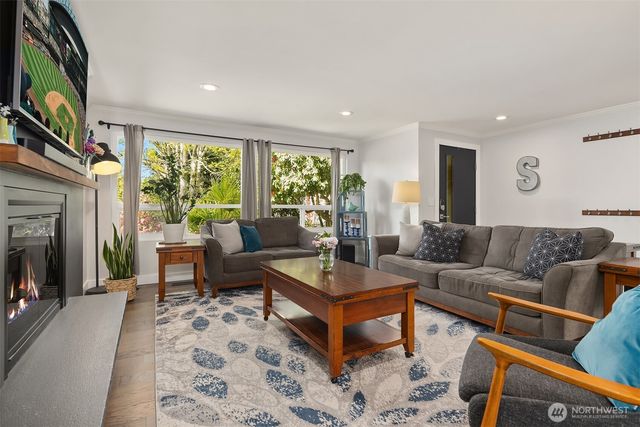 1457 8th Place S, Edmonds, WA 98020