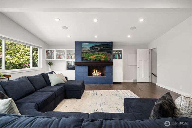 1457 8th Place S, Edmonds, WA 98020