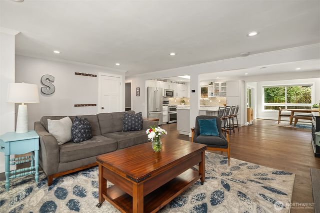 1457 8th Place S, Edmonds, WA 98020
