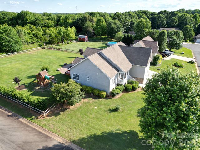 141 Logan Ridge Drive, Statesville, NC 28677