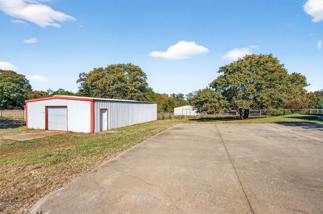 319 County Road 224, Gainesville, TX 76240