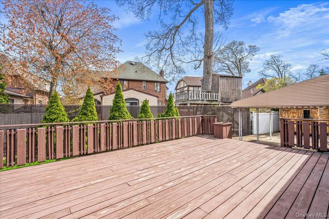 21 Norman Street, Lynbrook, NY 11563