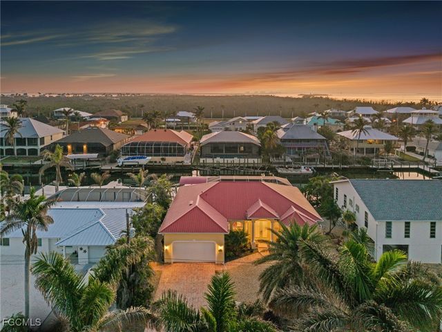 2372 Sapodilla LN, St James City, FL 33956