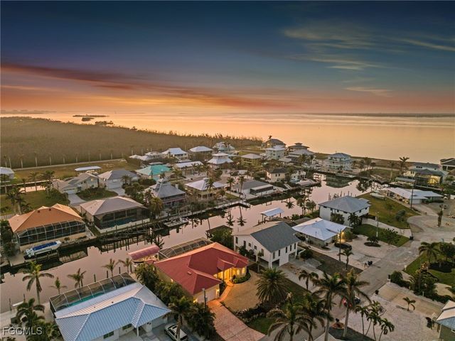 2372 Sapodilla LN, St James City, FL 33956