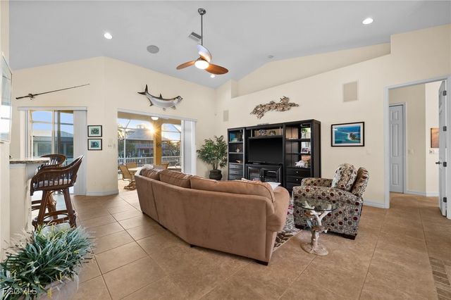 2372 Sapodilla LN, St James City, FL 33956