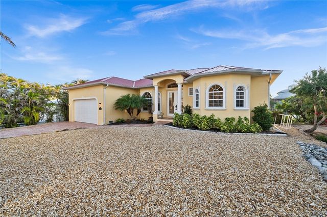 2372 Sapodilla LN, St James City, FL 33956