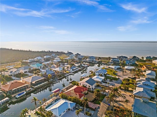 2372 Sapodilla LN, St James City, FL 33956