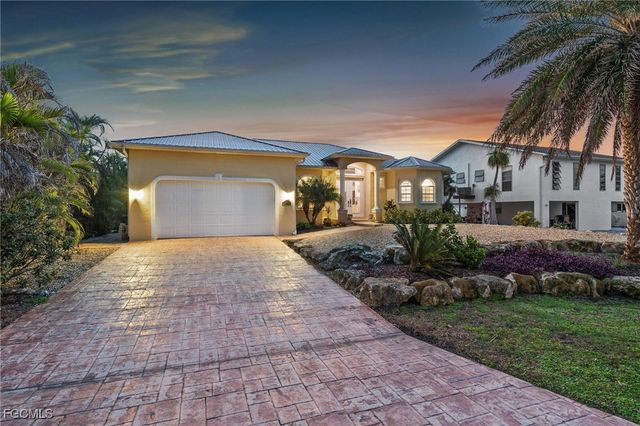 2372 Sapodilla LN, St James City, FL 33956