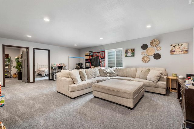 612 ANTIETAM DR, Box Elder, SD 57719
