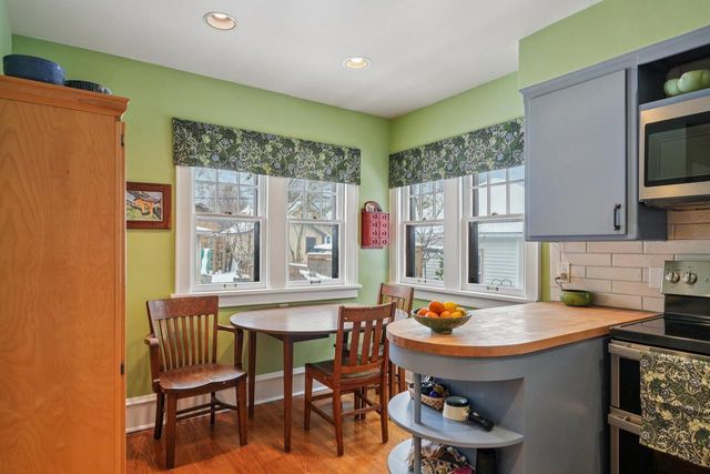 1910 E Newton AVENUE, Shorewood, WI 53211