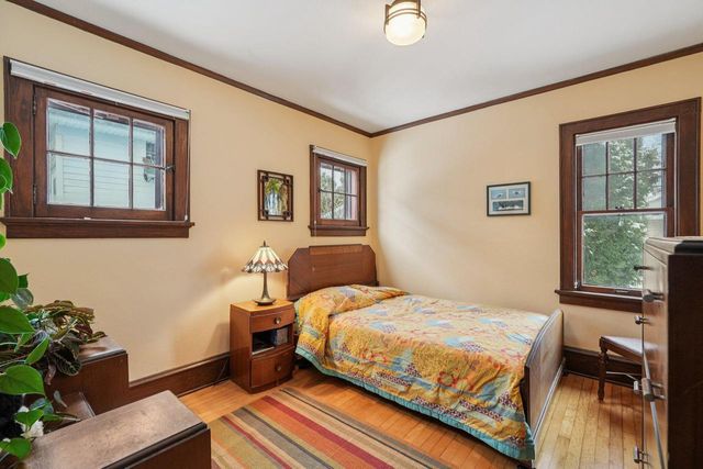 1910 E Newton AVENUE, Shorewood, WI 53211