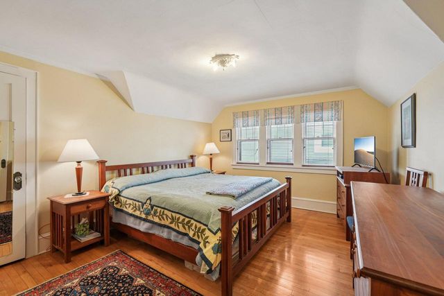 1910 E Newton AVENUE, Shorewood, WI 53211