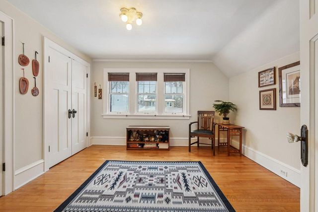 1910 E Newton AVENUE, Shorewood, WI 53211