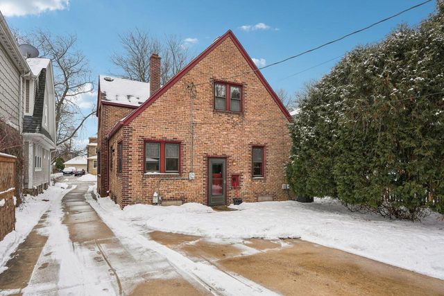 1910 E Newton AVENUE, Shorewood, WI 53211