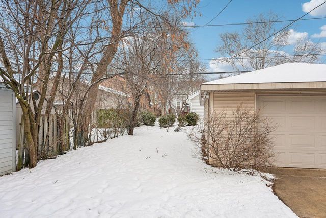 1910 E Newton AVENUE, Shorewood, WI 53211