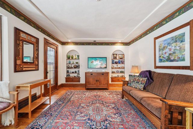 1910 E Newton AVENUE, Shorewood, WI 53211