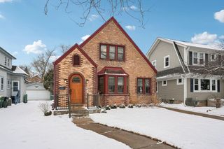1910 E Newton AVENUE, Shorewood, WI 53211