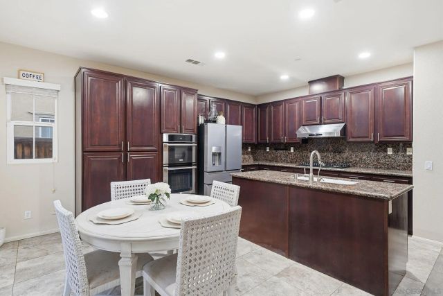 2923 Oro Blanco Cir, Escondido, CA 92027