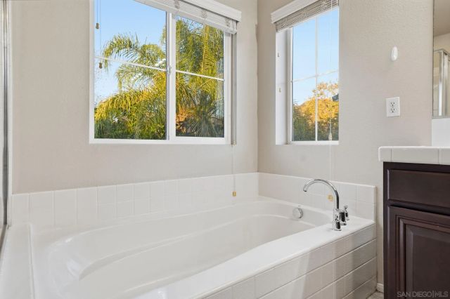 2923 Oro Blanco Cir, Escondido, CA 92027