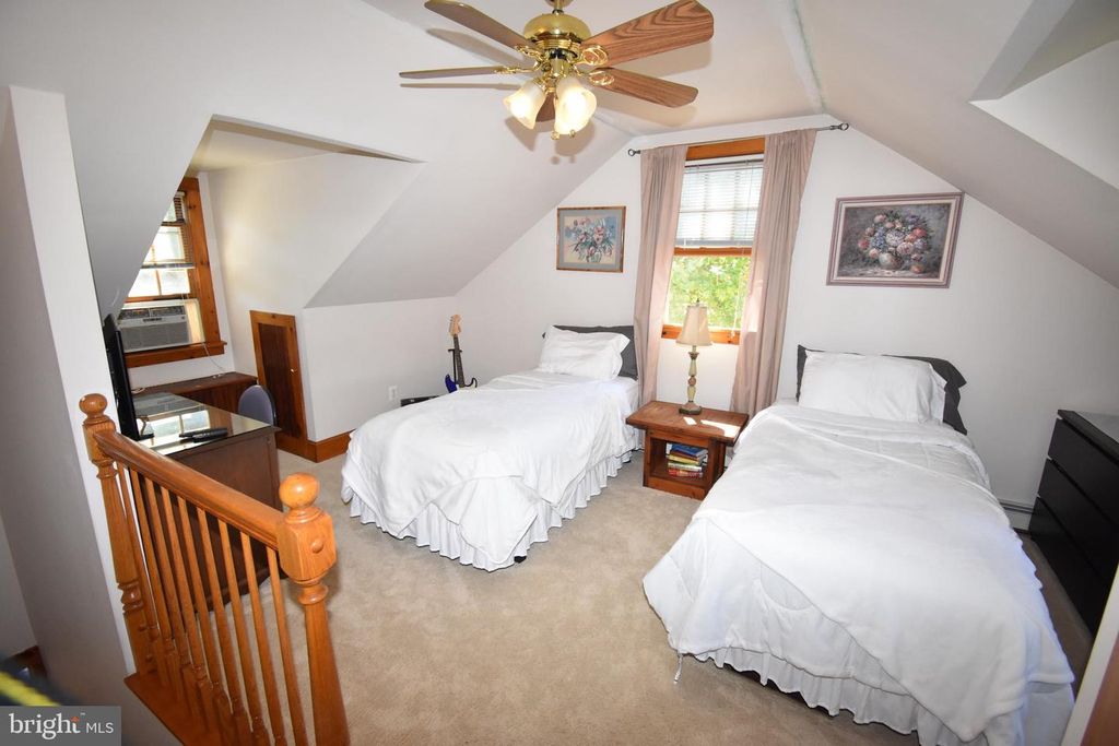 56 W PEARL ST, Burlington, NJ 08016