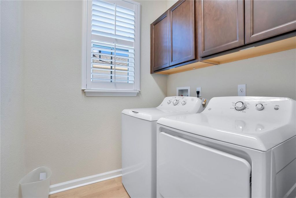 Image 19 of property listing at 1088 AVERY MEADOWS WAY, Deland, FL 32724