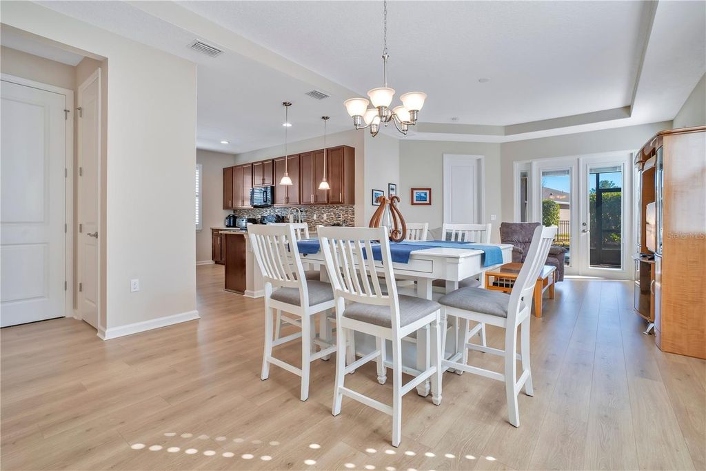 Image 8 of property listing at 1088 AVERY MEADOWS WAY, Deland, FL 32724