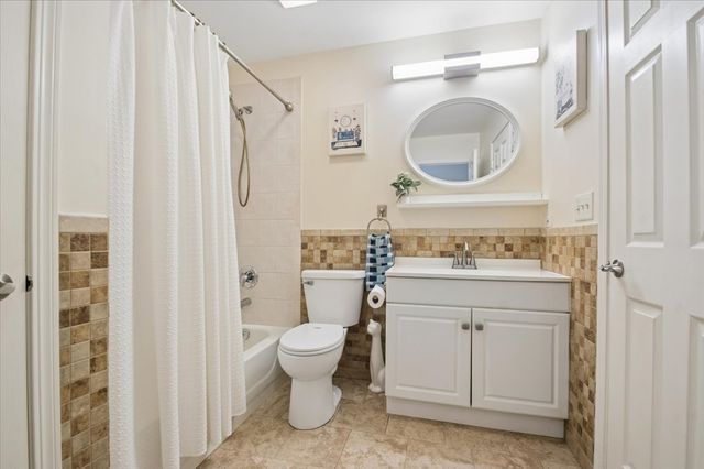 1041 PARKHILL Circle, Aurora, IL 60502