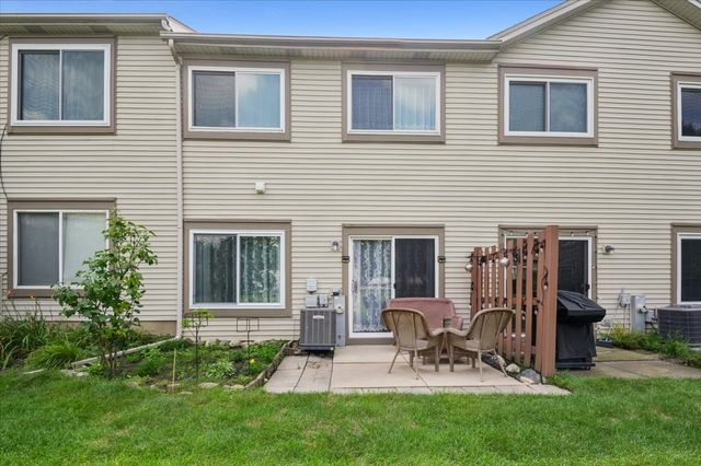 1041 PARKHILL Circle, Aurora, IL 60502
