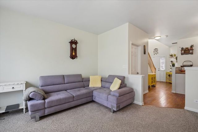 1041 PARKHILL Circle, Aurora, IL 60502