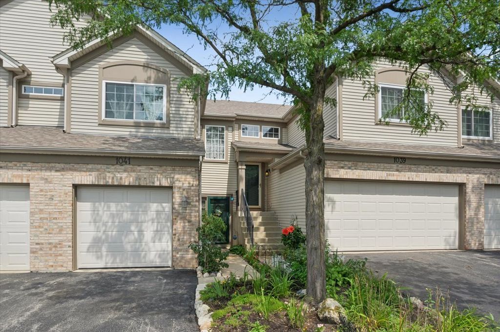 1041 PARKHILL Circle, Aurora, IL 60502