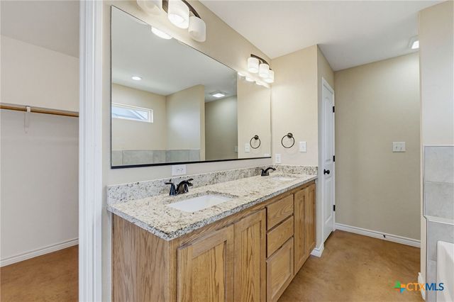 1124 Limestone Drive, Lampasas, TX 76550