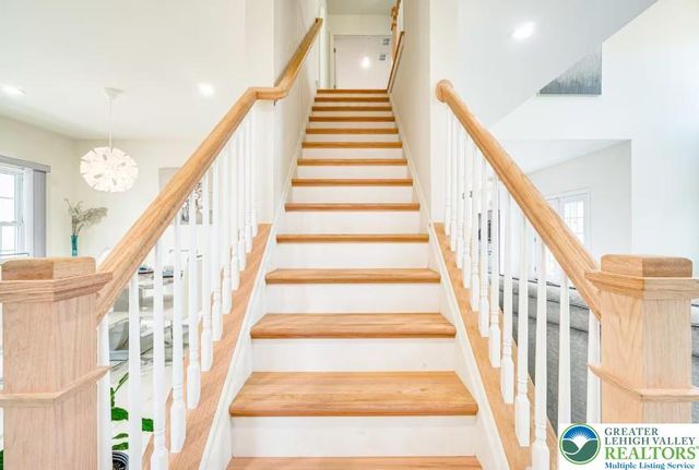 87 Sage Court, Mahoning Twp, PA 18235