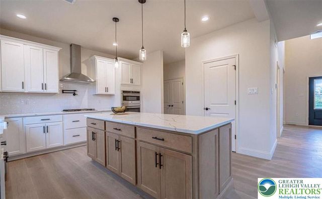 87 Sage Court, Mahoning Twp, PA 18235